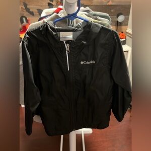 4T like new Columbia Rain Jacket/wind breaker